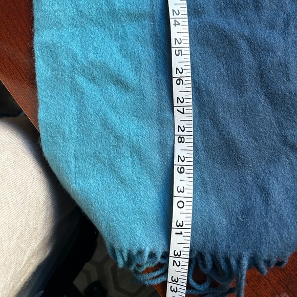 100 percent cashmere blue gradient scarf - Picture 4 of 4